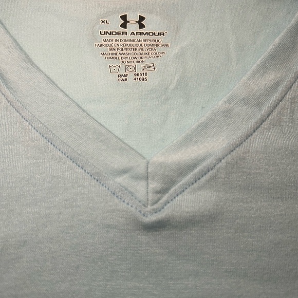 Under Armour Light Blue Top - Picture 5 of 7